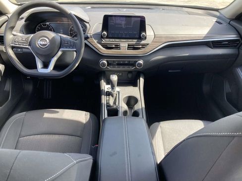 Used 2025 Nissan Altima 2.5 SV FWD image 16