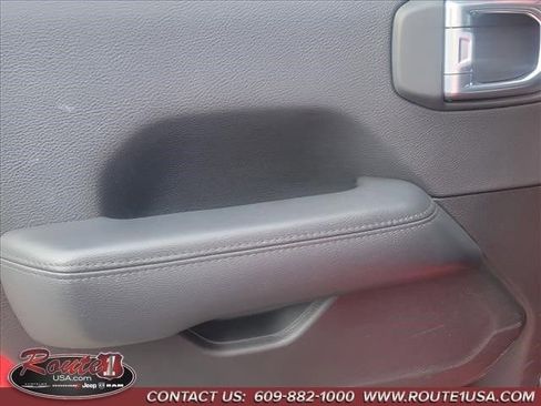Used 2022 Jeep Wrangler Unlimited Sahara image 11