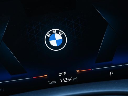 Certified 2025 BMW X7 xDrive40i w/ Executive Package image 33