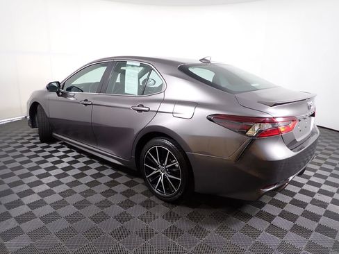 Used 2022 Toyota Camry SE FWD image 12