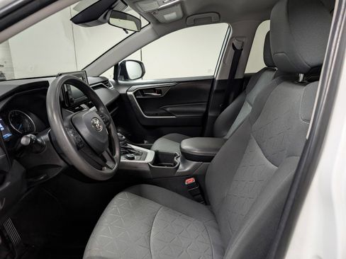 Used 2022 Toyota RAV4 XLE image 3