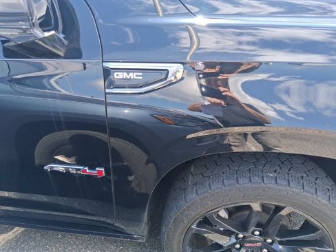 Used 2022 GMC Yukon XL AT4 AWD/4WD image 4