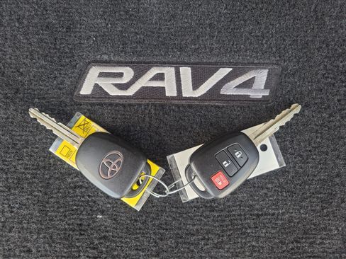 Used 2015 Toyota RAV4 LE AWD/4WD image 30