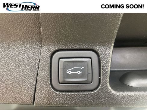 Used 2023 GMC Acadia SLE w/ Driver Convenience Package image 18