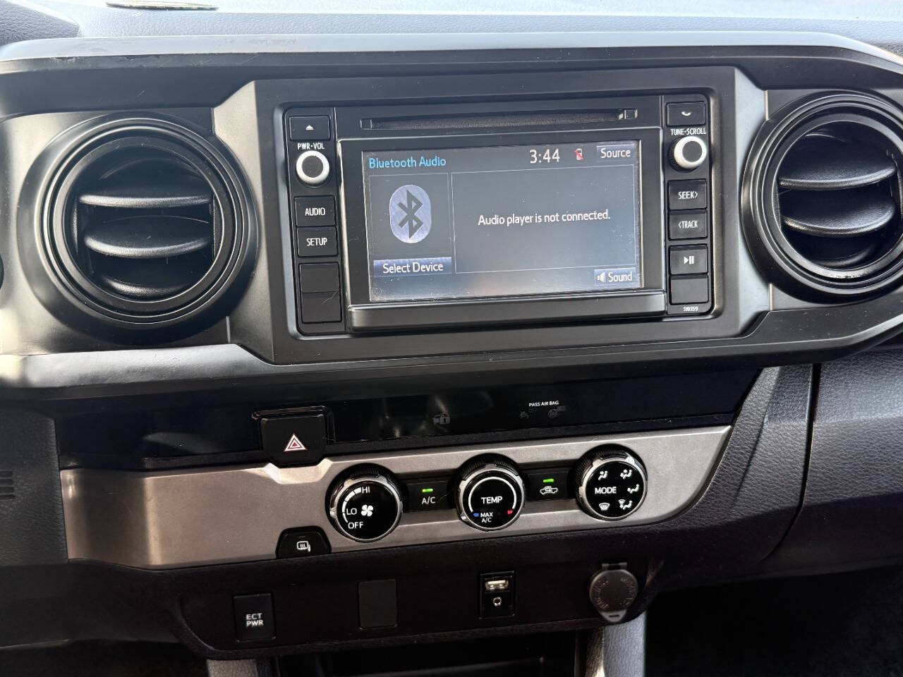 Used 2018 Toyota Tacoma SR w/ SR Convenience Package RWD image 19