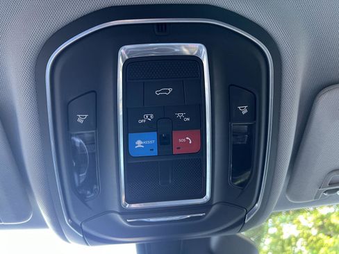 Used 2022 Jeep Grand Cherokee L Laredo w/ Luxury Tech Group I image 33