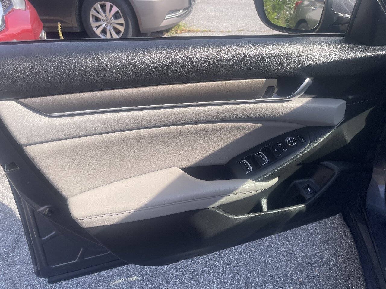 Used 2018 Honda Accord LX image 10