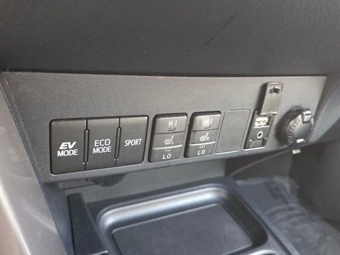 Used 2018 Toyota RAV4 Limited w/ Advanced Technology Package image 25