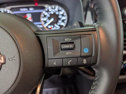 Used 2025 Nissan Pathfinder SV AWD/4WD image 18