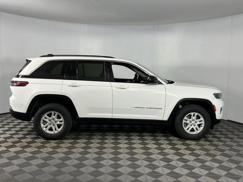 Certified 2023 Jeep Grand Cherokee Laredo image 7