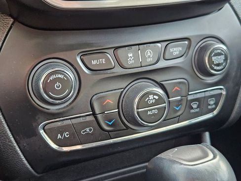 Certified 2022 Jeep Cherokee Limited image 29