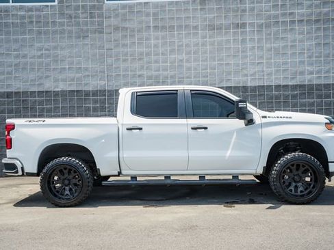 Used 2021 Chevrolet Silverado 1500 Custom w/ Custom Max Trailering Package AWD/4WD image 4