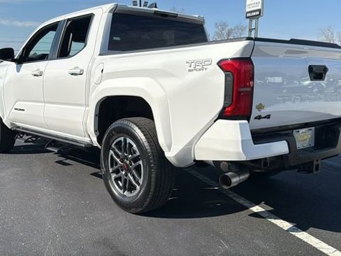 Used 2024 Toyota Tacoma 4x4 Double Cab image 5