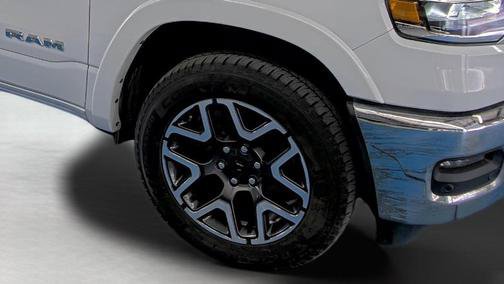Used 2025 RAM 1500 Laramie AWD/4WD image 19