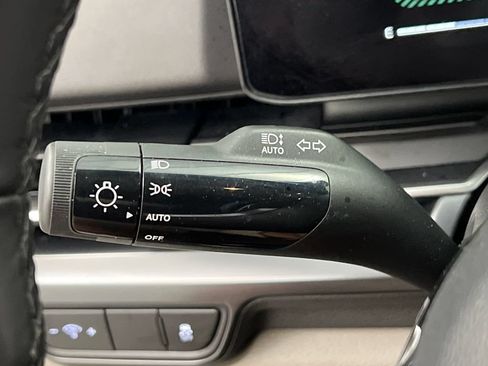 Used 2025 Kia Carnival FWD image 57