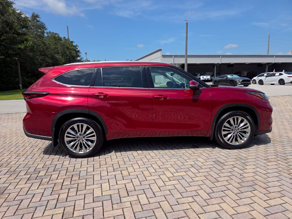 Used 2026 Toyota Highlander Platinum AWD/4WD image 12