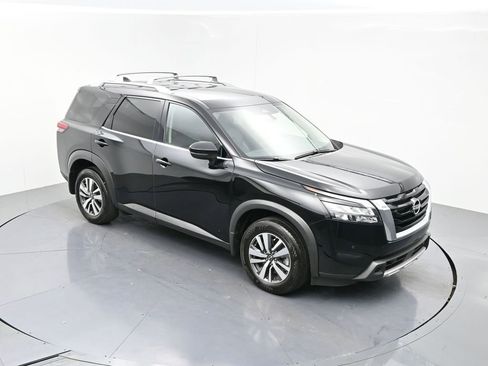 Used 2025 Nissan Pathfinder SL AWD/4WD image 19