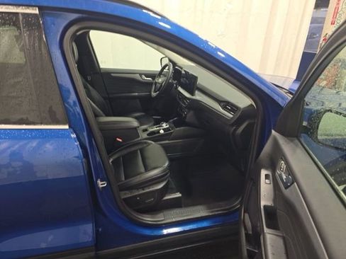 Used 2023 Ford Escape Platinum image 8