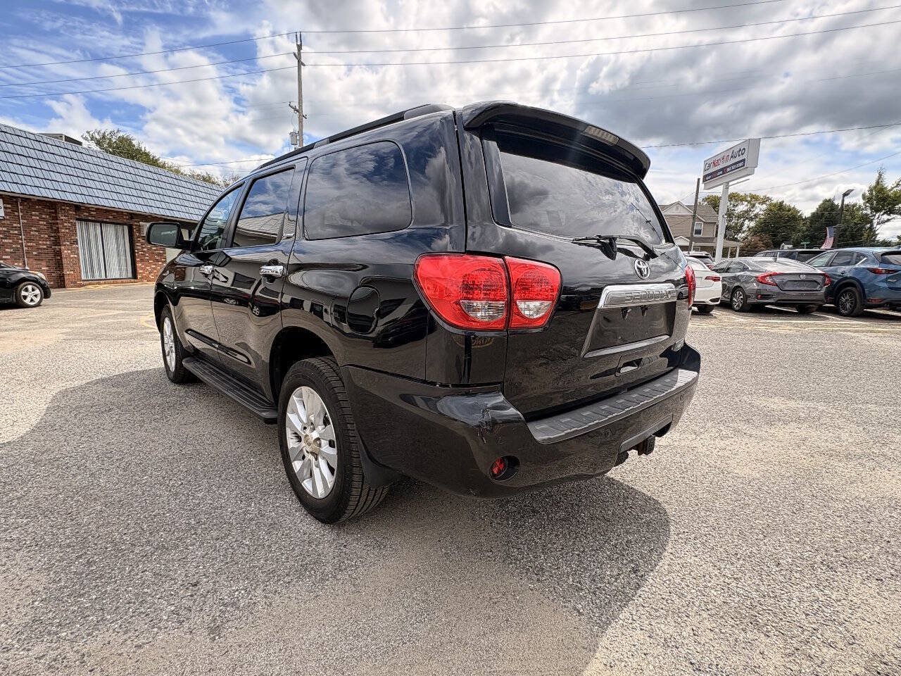 Used 2011 Toyota Sequoia Platinum AWD/4WD image 10