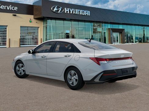 New 2026 Hyundai Elantra SE FWD image 5