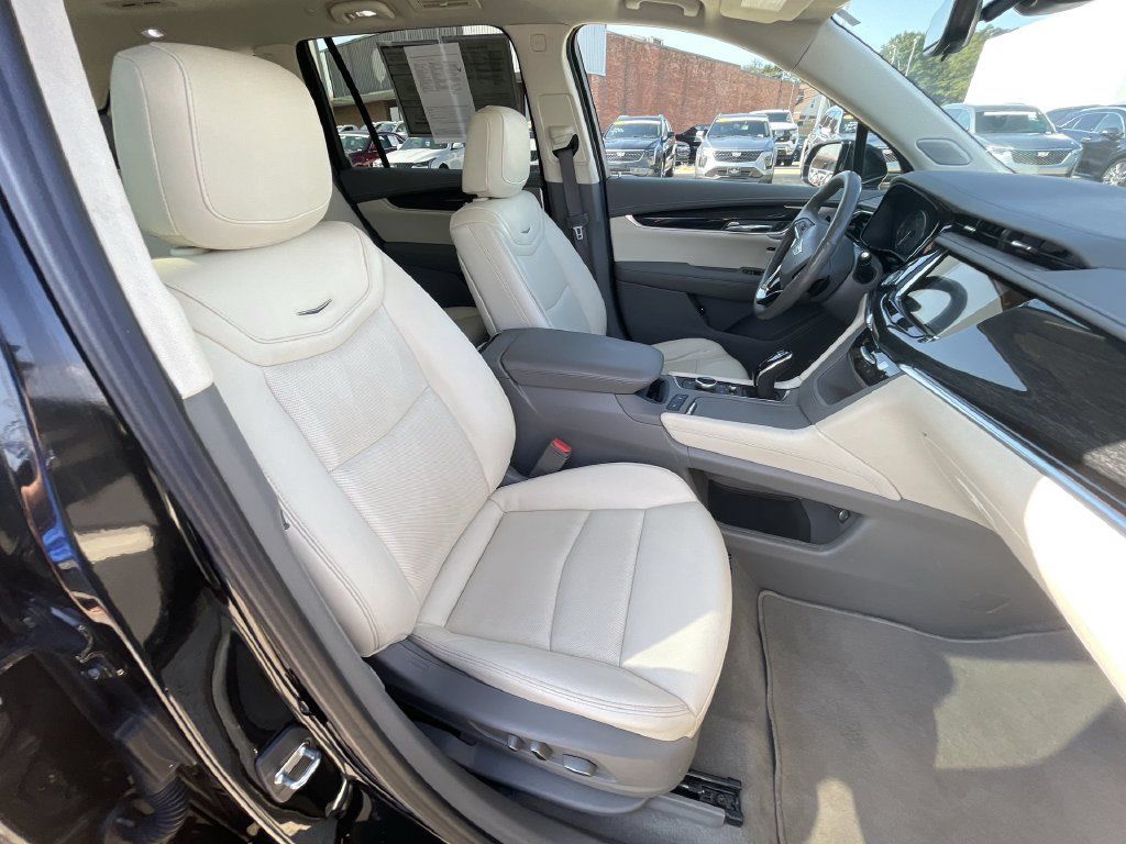 Used 2023 Cadillac XT6 Premium Luxury w/ Technology Package FWD image 28