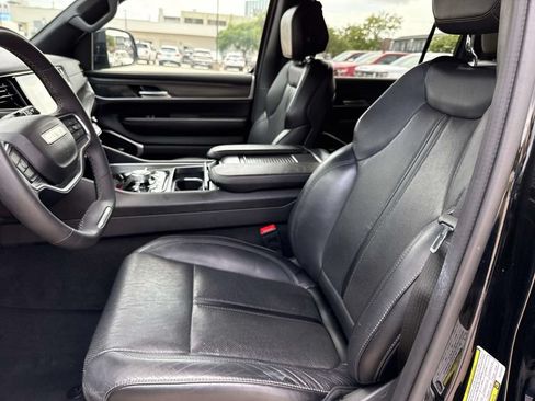 Used 2024 Jeep Wagoneer L Series III w/ Flexible Seating Group AWD/4WD image 16
