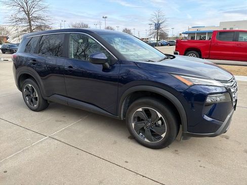 Used 2025 Nissan Rogue SV image 14