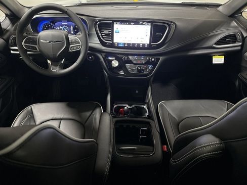 New 2026 Chrysler Pacifica Limited FWD image 10