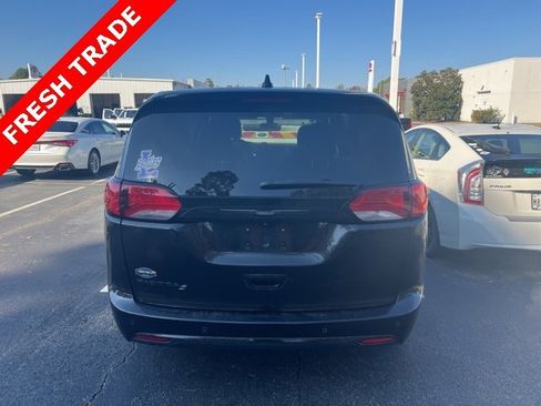Used 2018 Chrysler Pacifica Touring Plus w/ S Appearance Package image 7