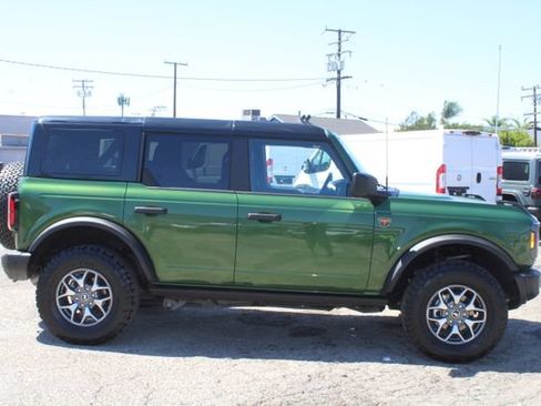 Used 2025 Ford Bronco Badlands AWD/4WD image 3