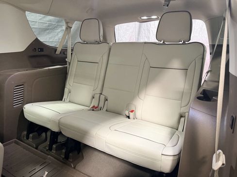 Used 2022 GMC Yukon XL Denali w/ Denali Premium Package image 28