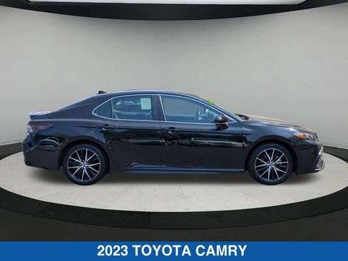 Used 2023 Toyota Camry SE image 2