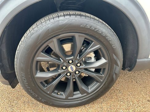 Used 2022 Ford Explorer XLT w/ Equipment Group 202A image 10