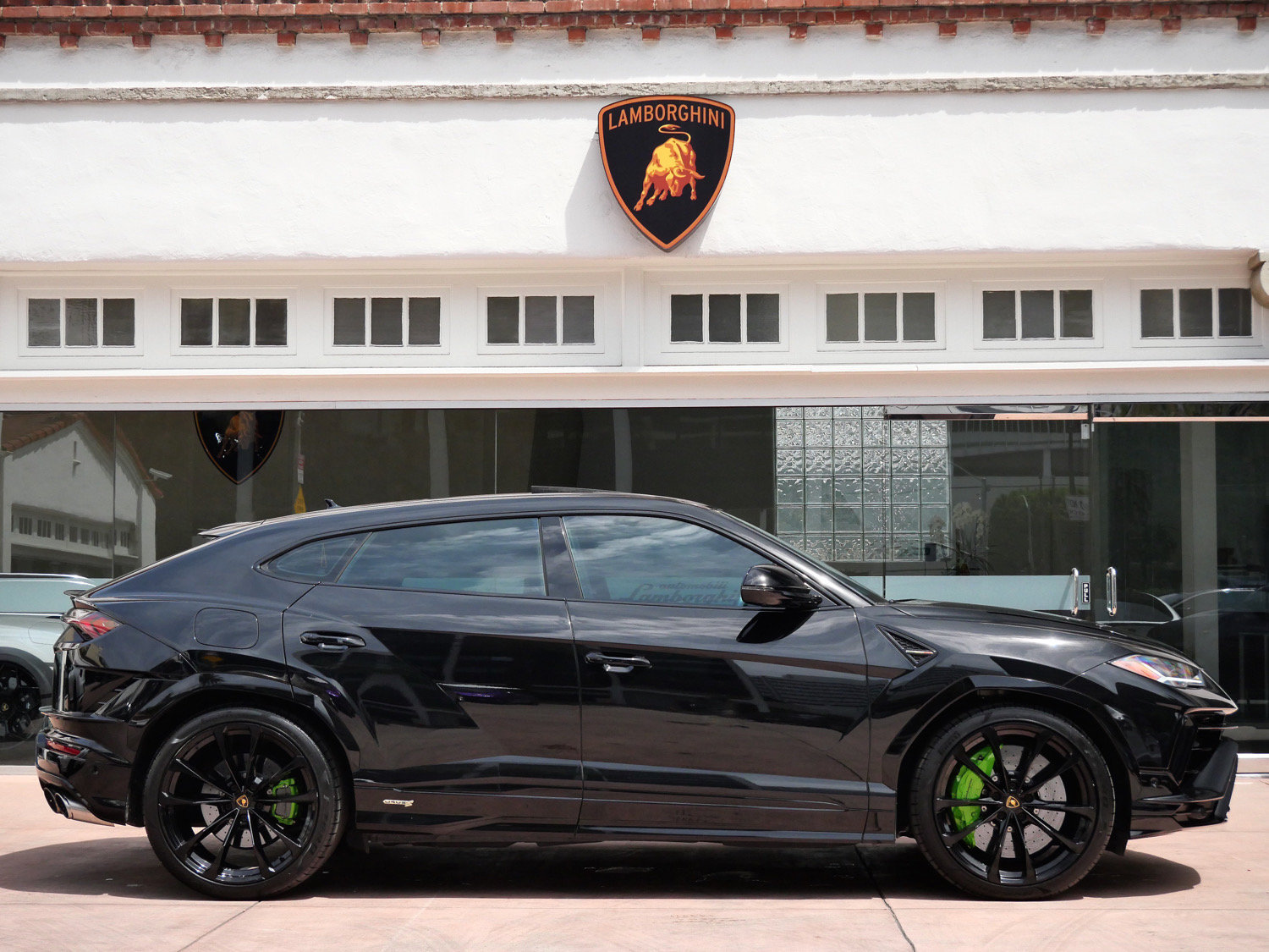 Used 2024 Lamborghini Urus S AWD/4WD image 2