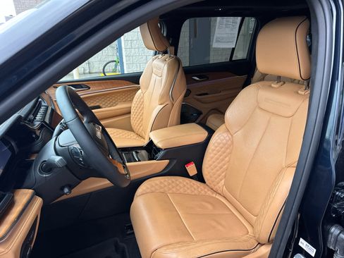 Used 2024 Jeep Grand Cherokee Summit image 9