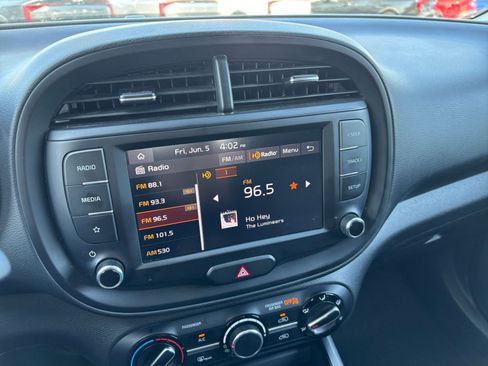 Used 2025 Kia Soul LX w/ LX Technology Package FWD image 20