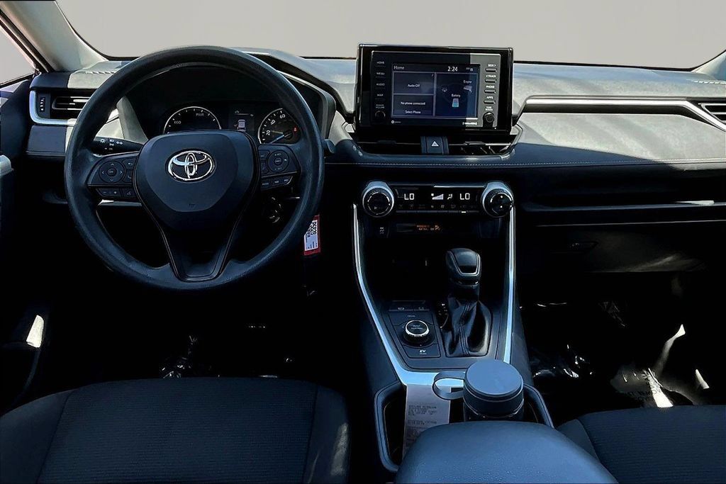 Used 2022 Toyota RAV4 LE AWD/4WD image 7