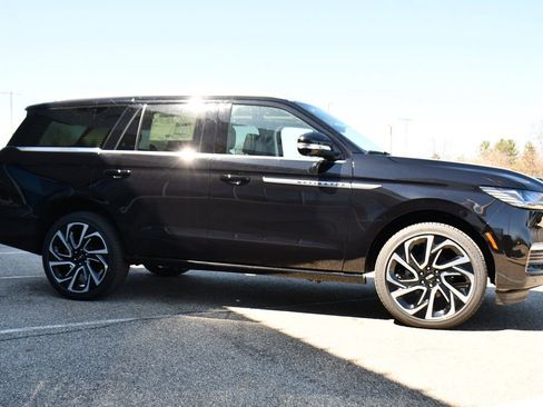 New 2026 Lincoln Navigator Reserve AWD/4WD image 8