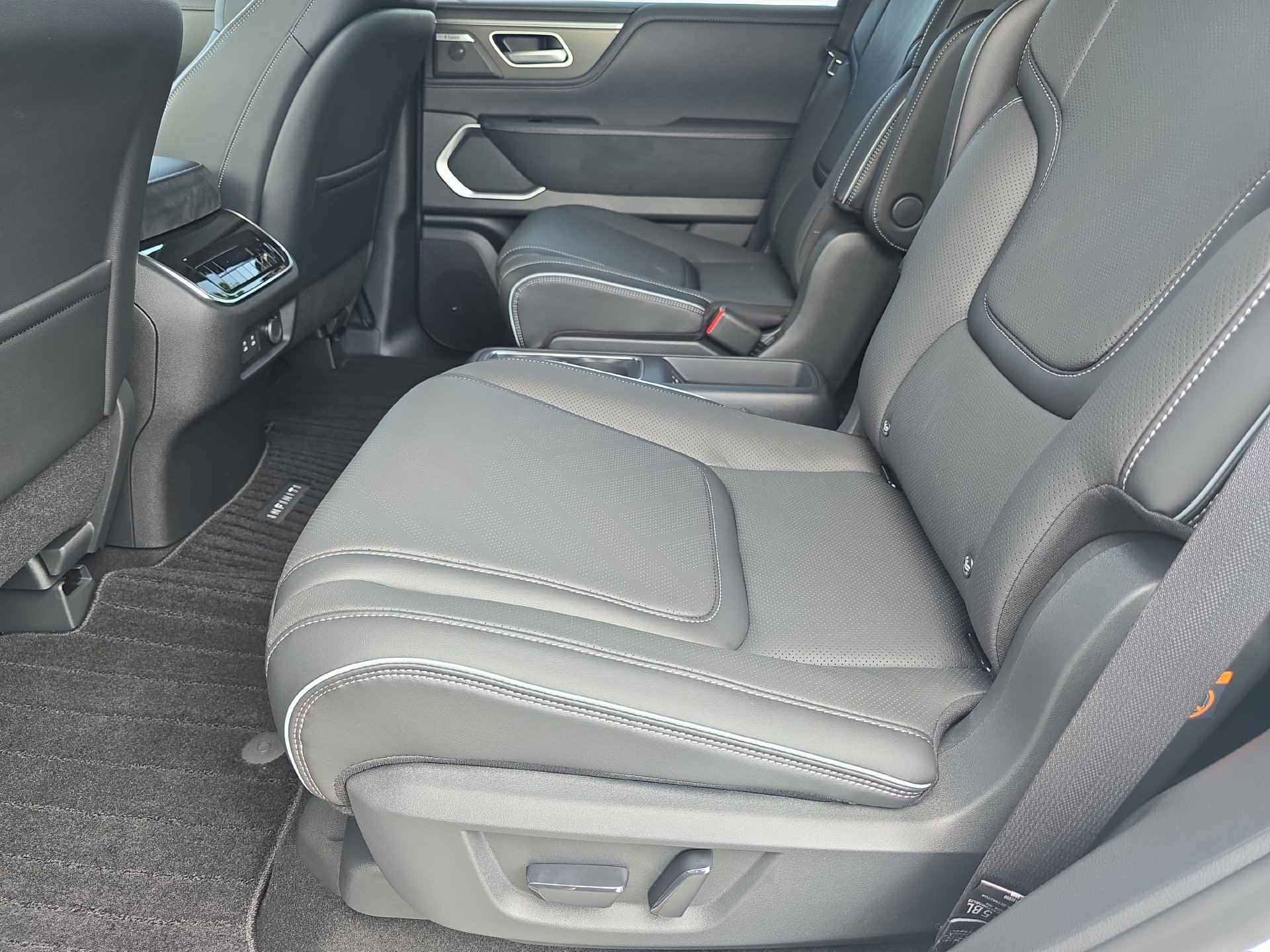 New 2027 INFINITI QX80 Luxe w/ Cargo Package AWD/4WD image 14