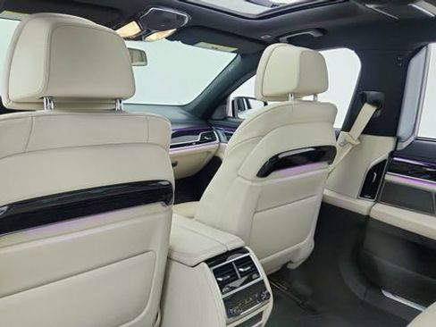 Used 2022 BMW 740i w/ M Sport Package image 30
