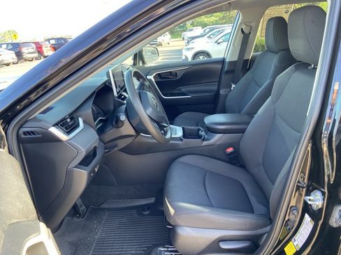 Used 2023 Toyota RAV4 LE AWD/4WD image 16