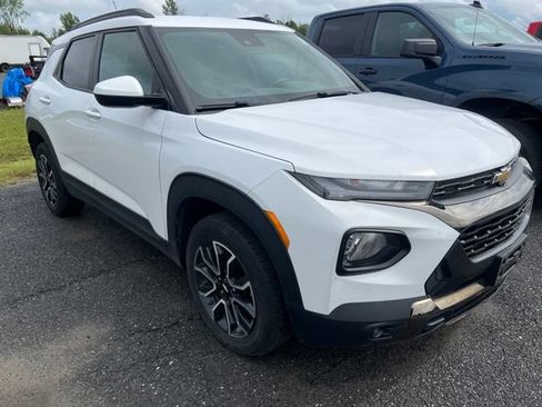Used 2021 Chevrolet TrailBlazer ACTIV w/ Technology Package AWD/4WD image 2