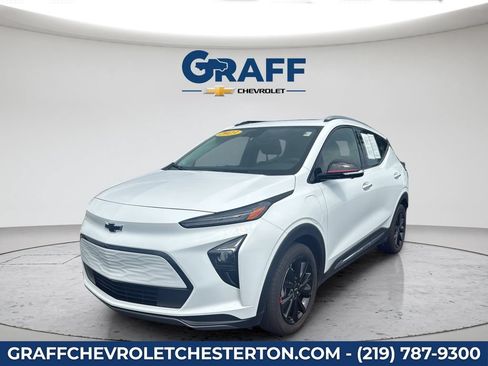 Used 2023 Chevrolet Bolt EUV Premier w/ Sun & Sound Package FWD image 1