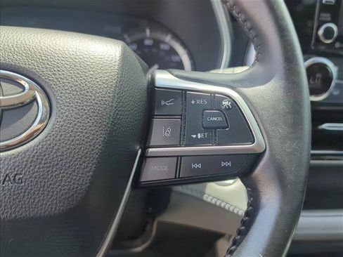 Certified 2020 Toyota Highlander XLE FWD image 16