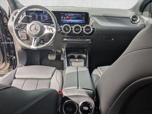 Used 2025 Mercedes-Benz GLA 250 image 16