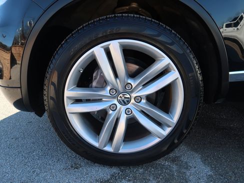 Used 2014 Volkswagen Touareg Executive image 47