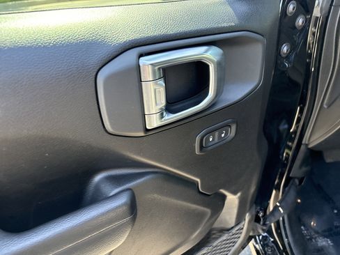 Used 2025 Jeep Wrangler Sport image 15