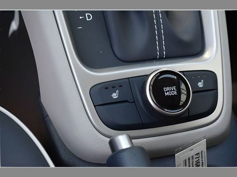 New 2025 Hyundai Venue Limited FWD image 27