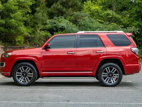 Used 2016 Toyota 4Runner Limited AWD/4WD image 9