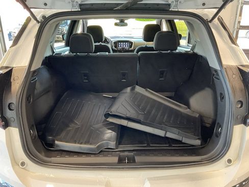 Used 2022 GMC Terrain SLE w/ Driver Convenience Package image 23